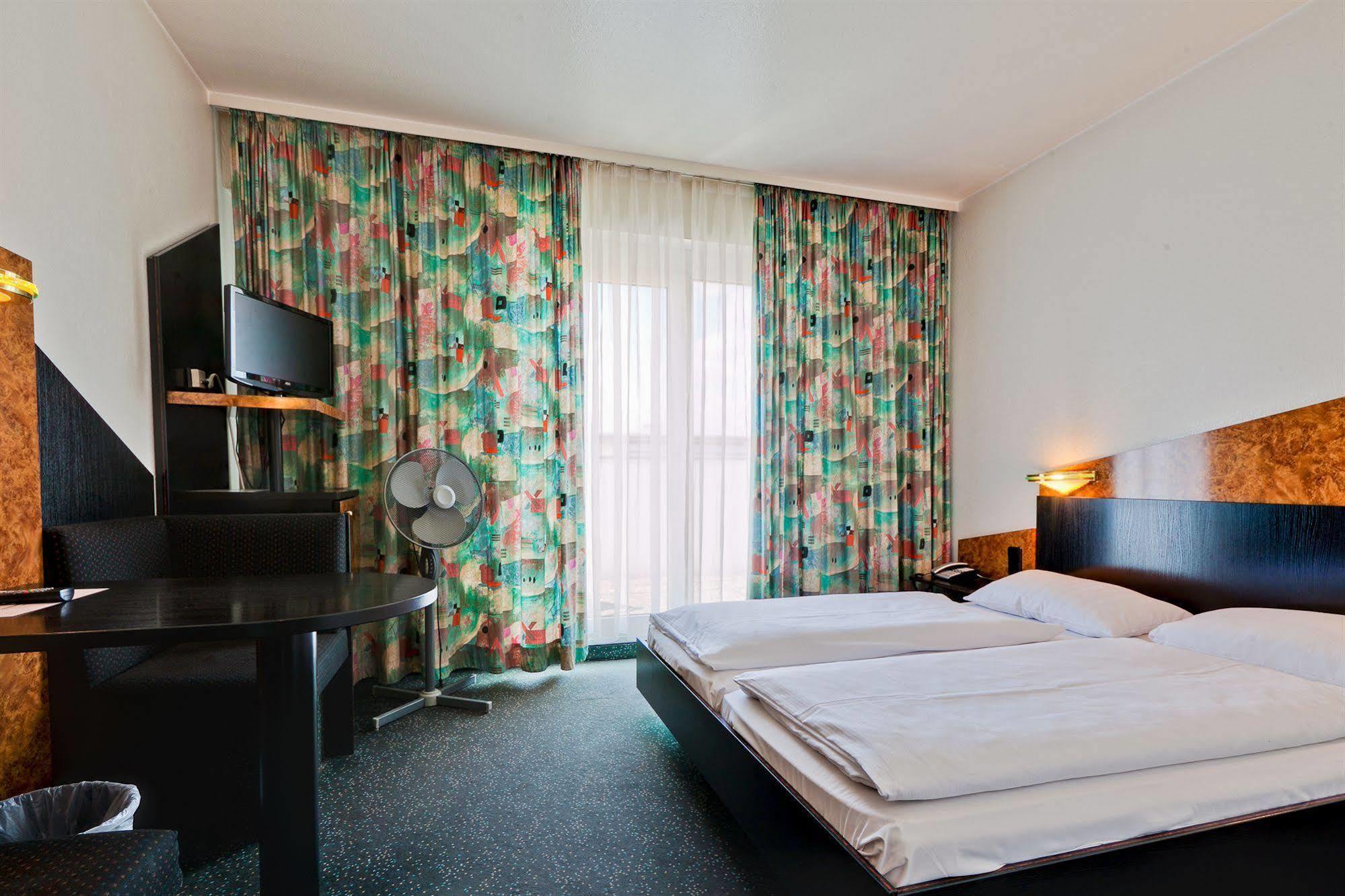 Hotel Astoria Stuttgart City Exterior photo