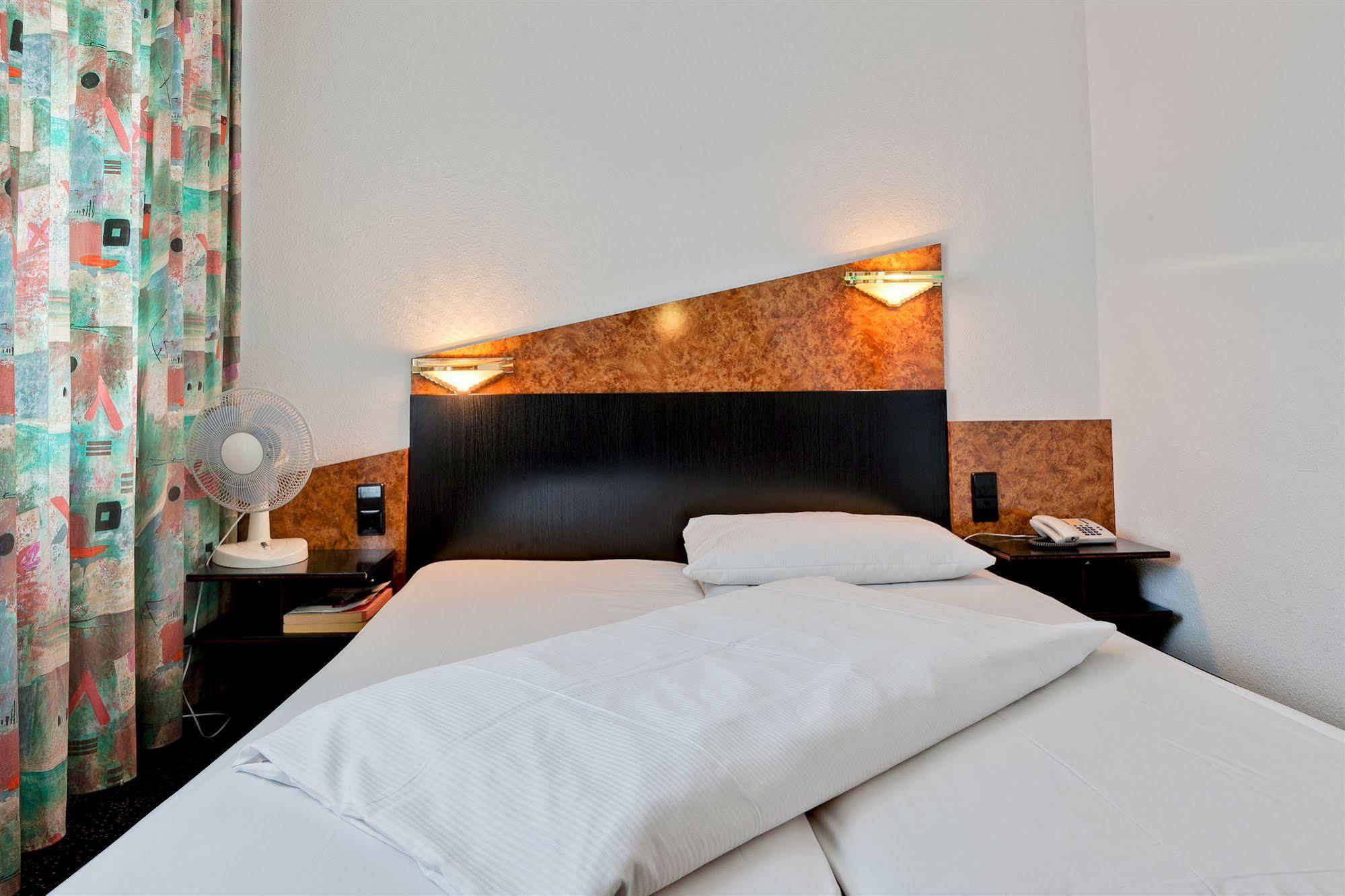 Hotel Astoria Stuttgart City Exterior photo